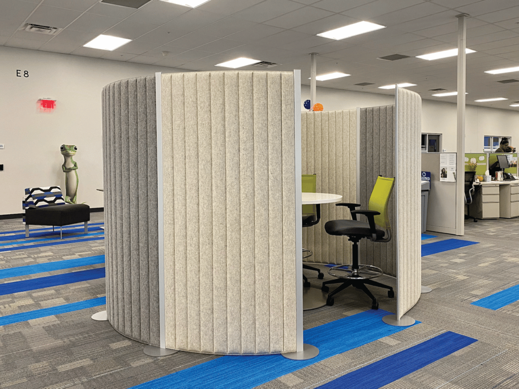 Loftwall Flox dividers installed in Geico office around small meeting space